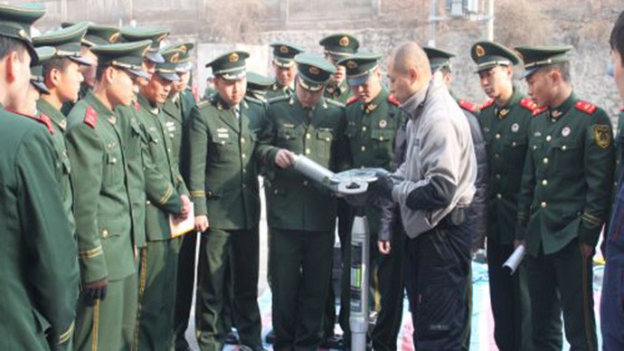 我公司技術(shù)人員在蘭州市消防特勤大隊為消防官兵現(xiàn)場顯示、培訓我公司所供設(shè)備